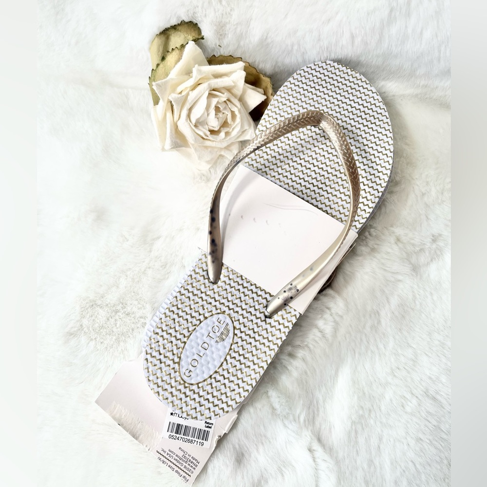 New w/tag GOLD TOE SLIPPERS with non slip bottoms Cement w/Gold straps & design
